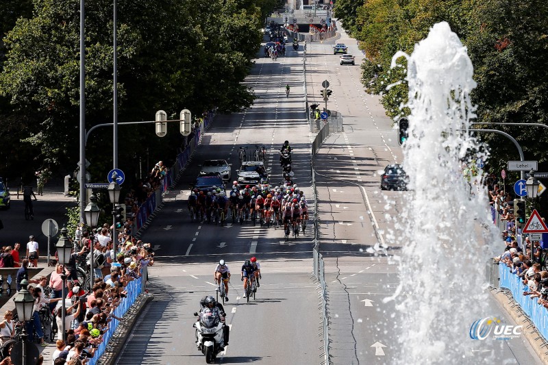 European Championships Munich 2022 - 2022 UEC Road Elite European Championships - Women's Road Race - 21/08/2022 - Scenery - Peloton - photo Luca Bettini/UEC/SprintCyclingAgency?2022